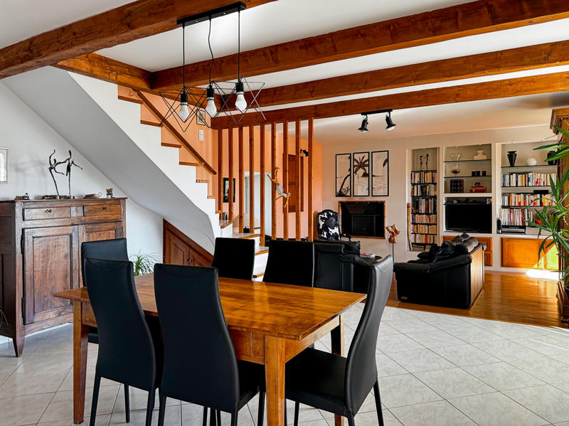 Maison - 253 m² - 13 pièces