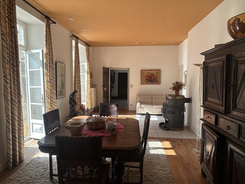 Demeure - 257 m² - 8 pièces