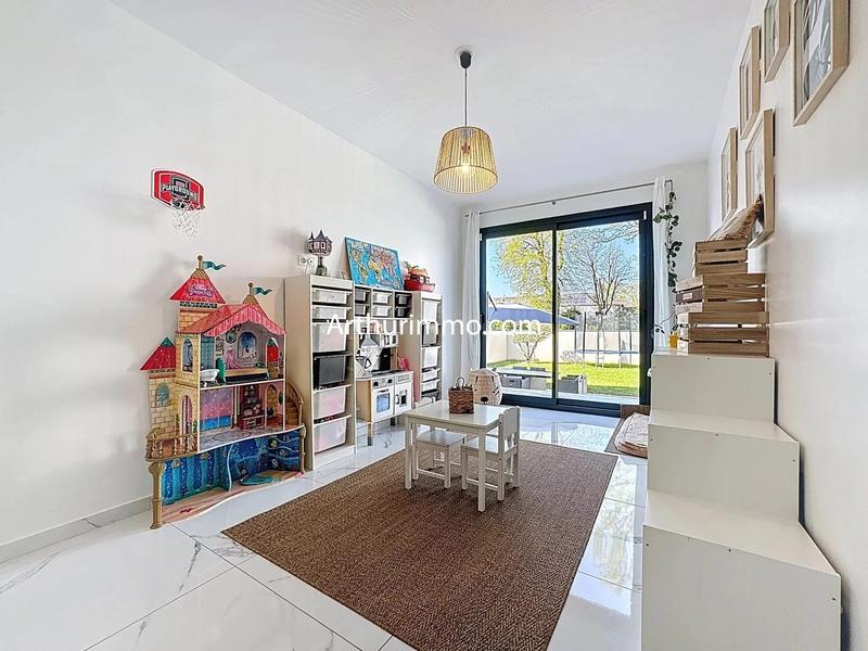 Maison - 235 m² - 8 pièces