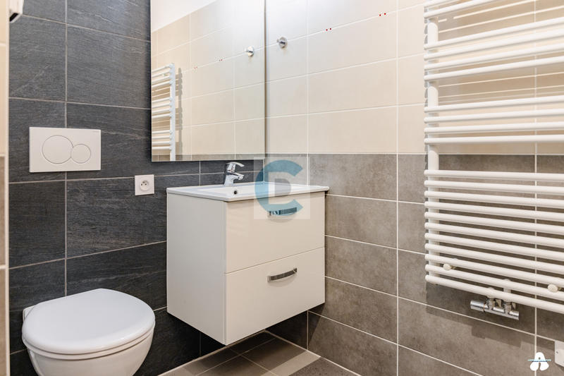 Appartement - 100 m² - 5 pièces