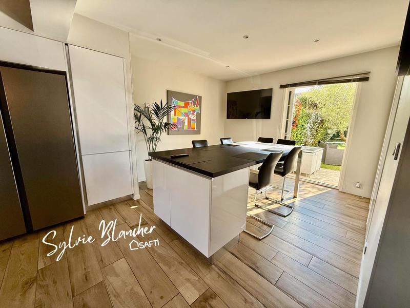 Maison - 197 m² - 7 pièces