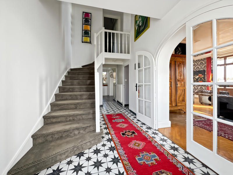 Maison - 350 m² - 10 pièces