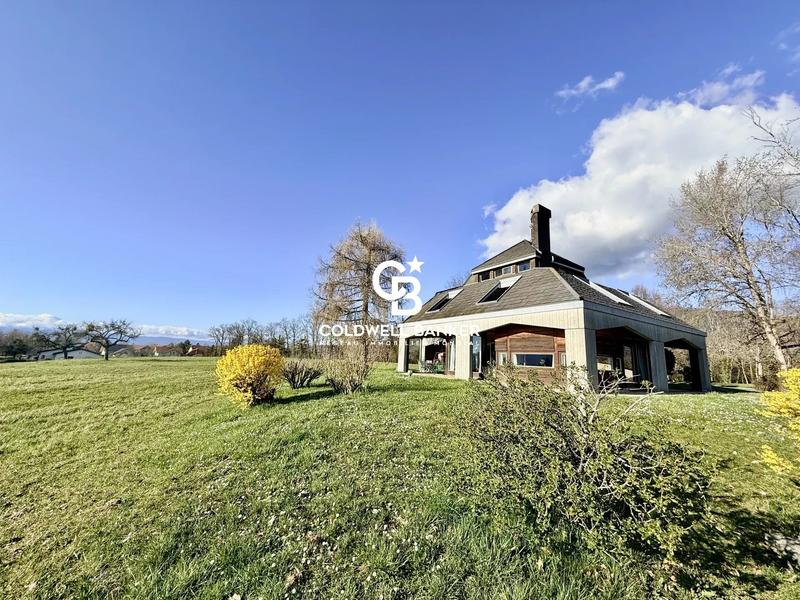 Maison - 250 m² - 7 pièces