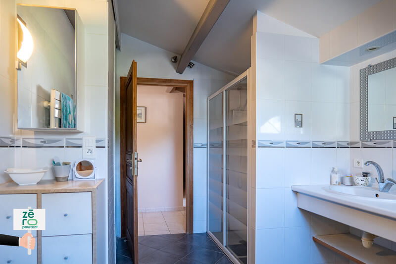 Maison - 202 m² - 7 pièces