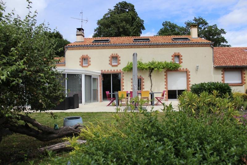 Maison - 252 m² - 8 pièces