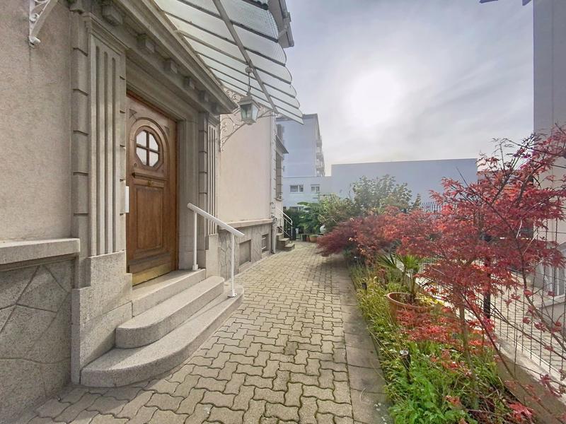 Maison - 299 m² - 9 pièces