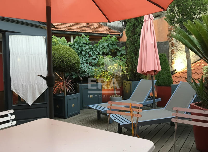 Maison - 230 m² - 6 pièces