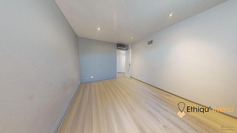 Maison - 390 m² - 20 pièces