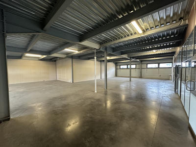 Local d'activités - 376 m²