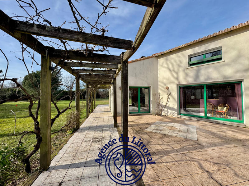 Maison - 240 m² - 6 pièces