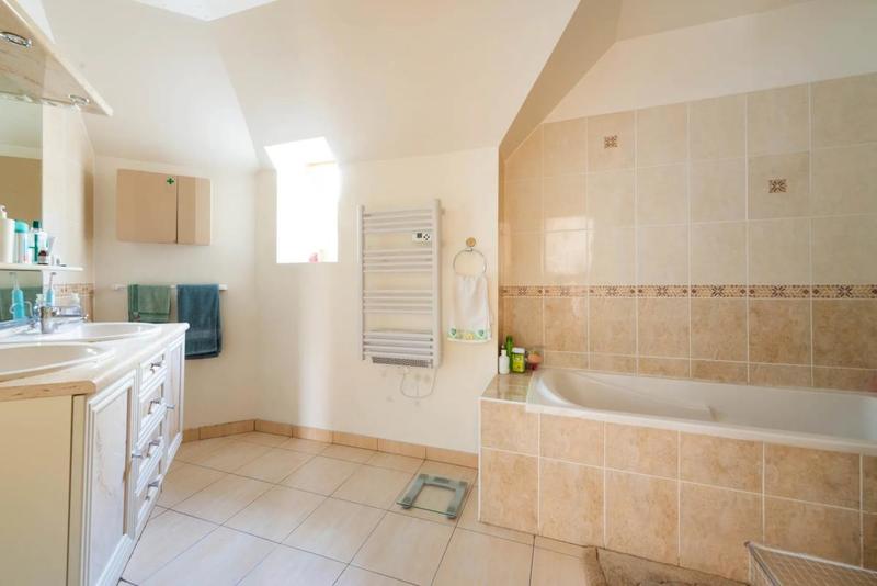 Maison - 212 m² - 8 pièces