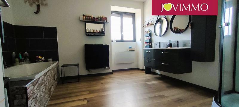 Maison - 234 m² - 8 pièces