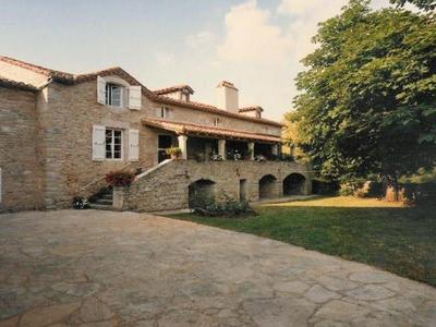 Maison - 310 m² - 9 pièces