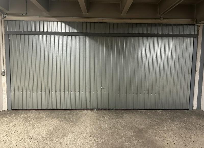 Parking / Garage - 27 m²