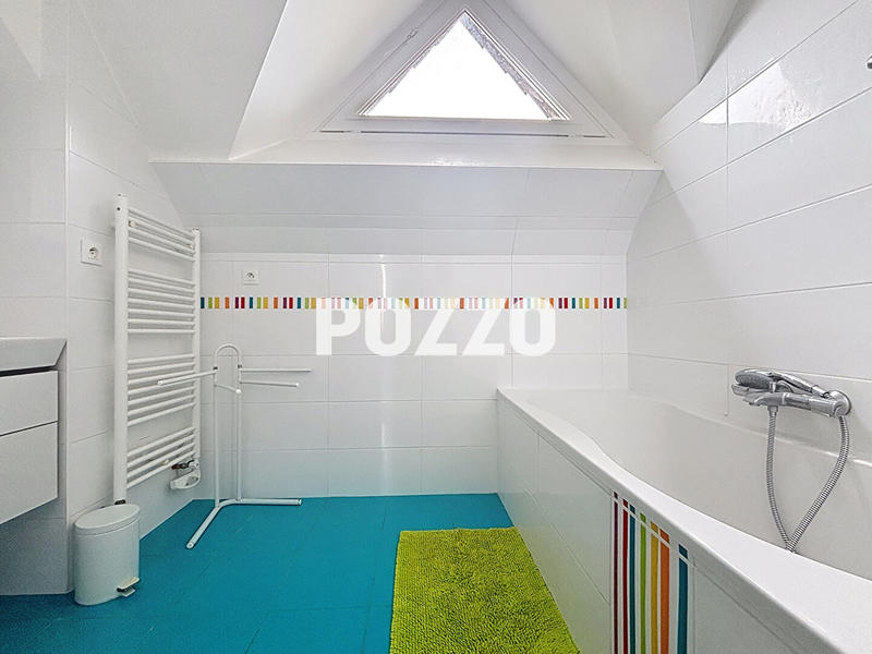 Maison - 210 m² - 9 pièces