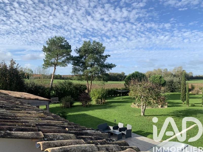 Maison - 305 m² - 15 pièces