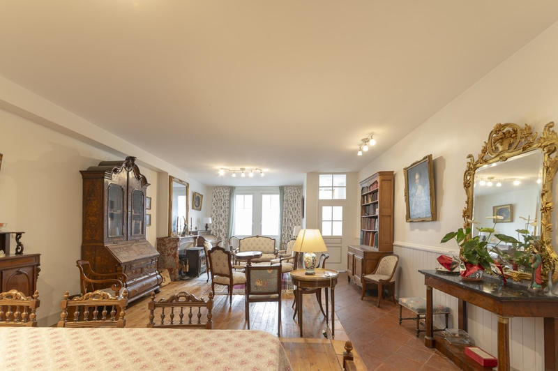 Maison - 225 m² - 7 pièces