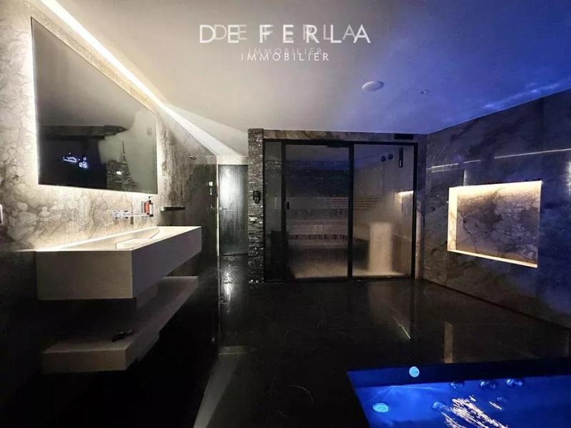 Villa - 560 m² - 8 pièces