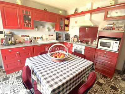 Maison traditionnelle - 170 m² - 6 pièces