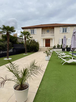 Maison - 277 m² - 8 pièces