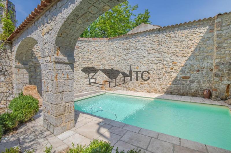 Maison - 425 m² - 10 pièces