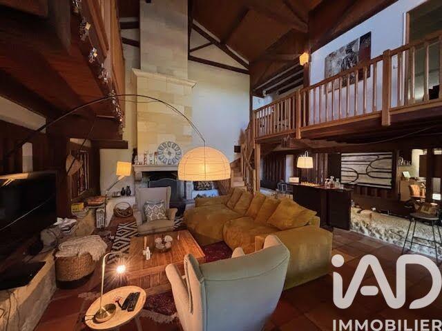 Maison - 220 m² - 7 pièces