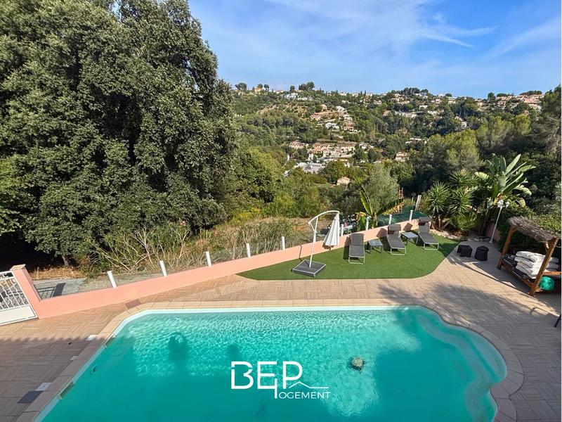 Villa - 265 m² - 7 pièces