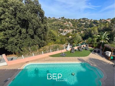 Villa - 265 m² - 7 pièces