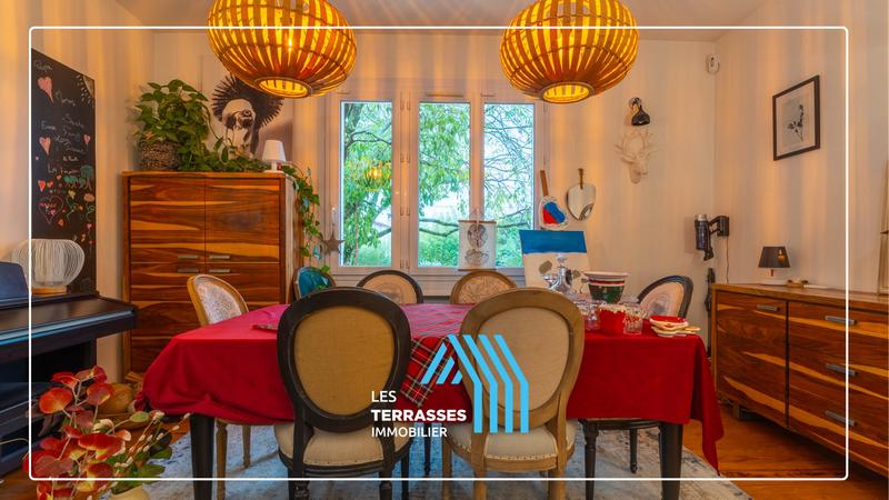 Maison - 280 m² - 9 pièces