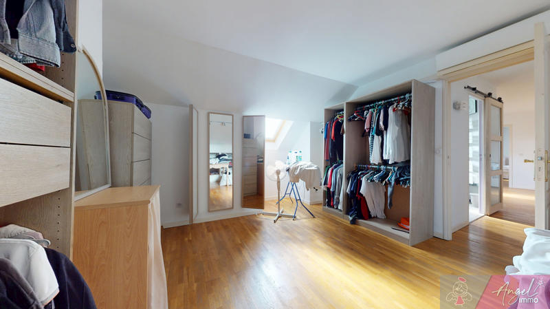 Maison - 230 m² - 9 pièces