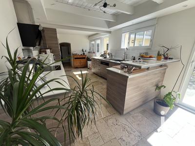 Maison de ville - 245 m² - 8 pièces