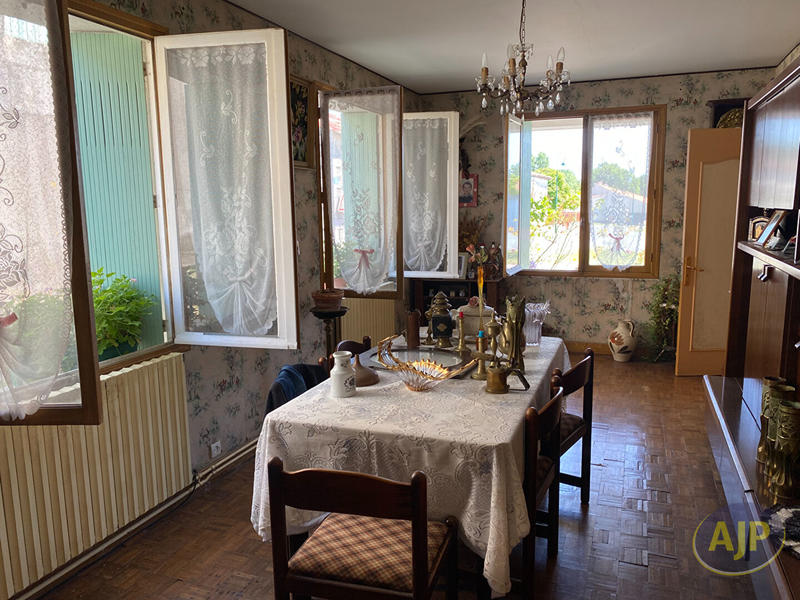 Maison - 90 m² - 5 pièces