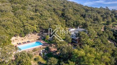 Appartement - 200 m² - 7 pièces