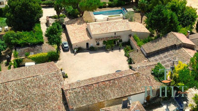 Maison - 274 m² - 9 pièces