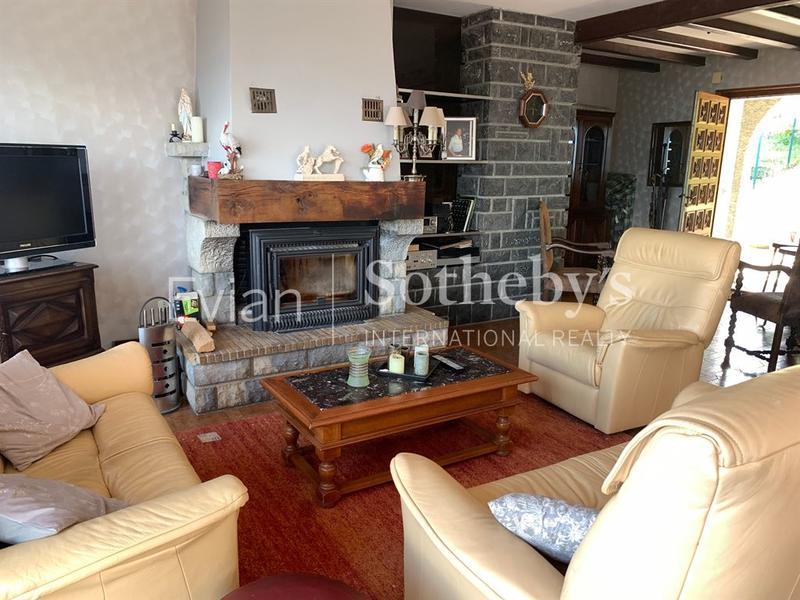 Maison - 243 m² - 8 pièces