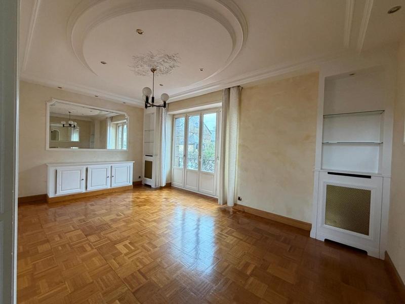 Maison - 195 m² - 9 pièces