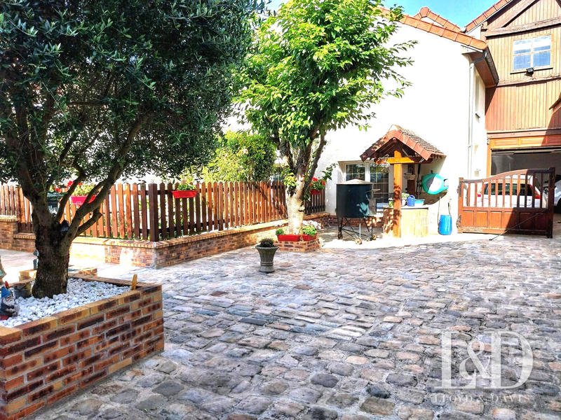 Maison - 540 m² - 14 pièces