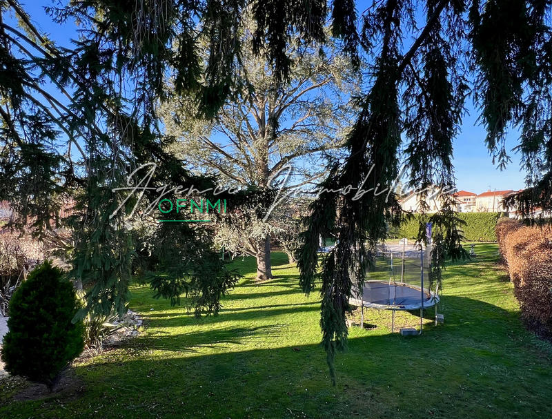 Maison - 275 m² - 8 pièces