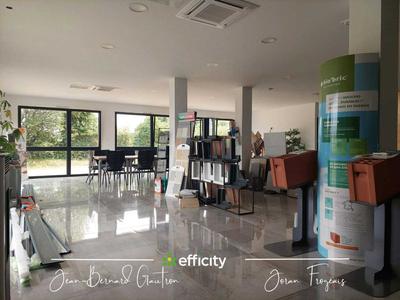 Bureau - 587 m² - 17 pièces