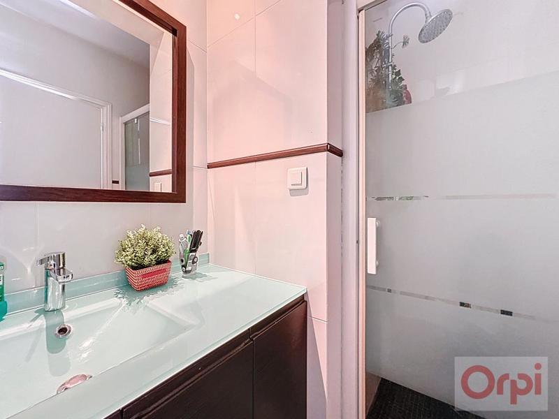 Demeure - 203 m² - 9 pièces