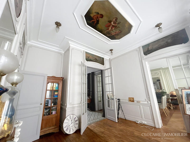 Maison - 600 m² - 12 pièces