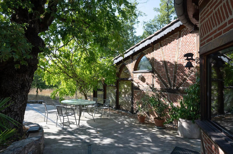 Maison - 225 m² - 9 pièces