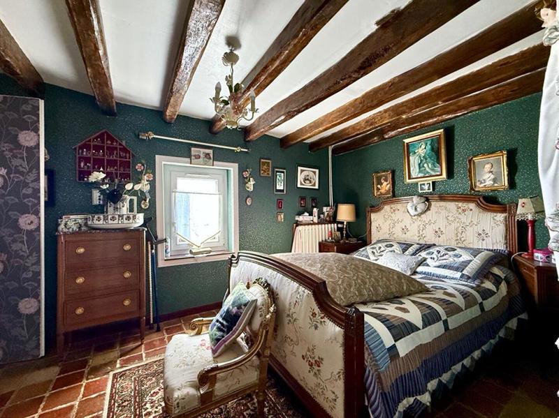 Maison - 230 m² - 10 pièces