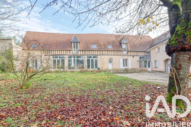 Maison - 376 m² - 9 pièces