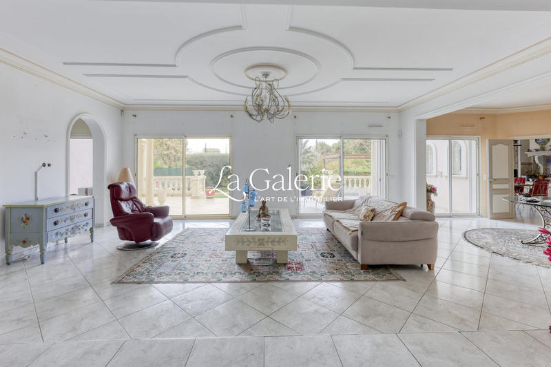 Villa - 250 m² - 6 pièces