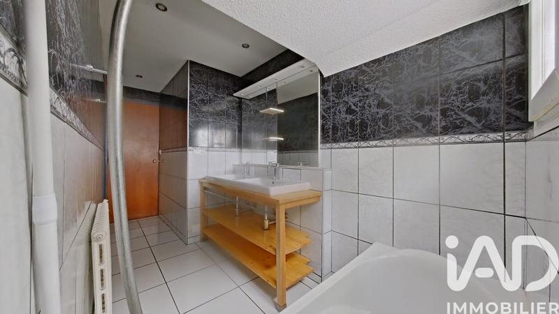 Maison - 211 m² - 8 pièces