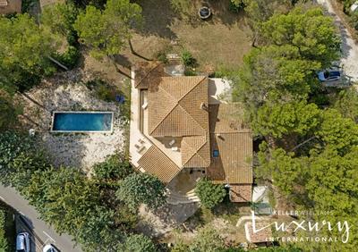 Propriété - 310 m² - 7 pièces