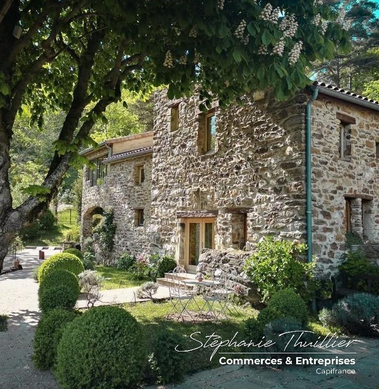 Fonds de commerce - 900 m²