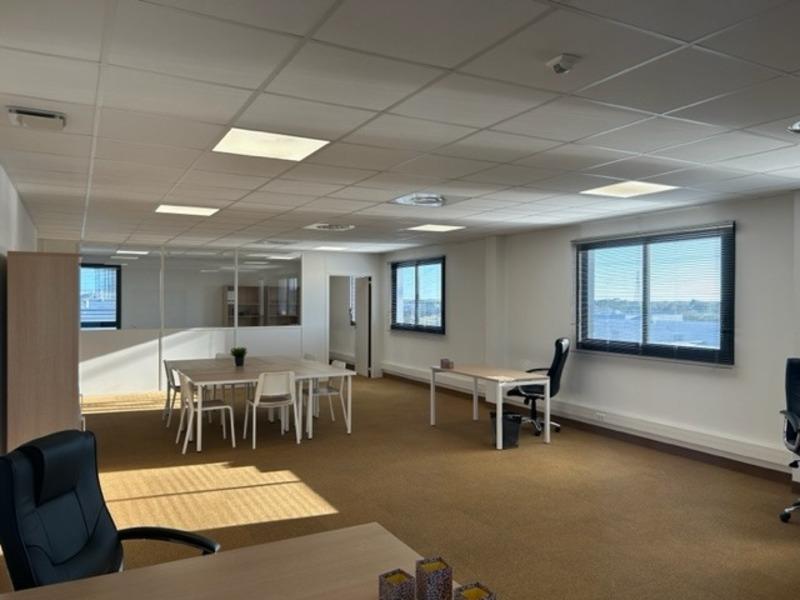 Bureau - 119 m² - 1 pièce