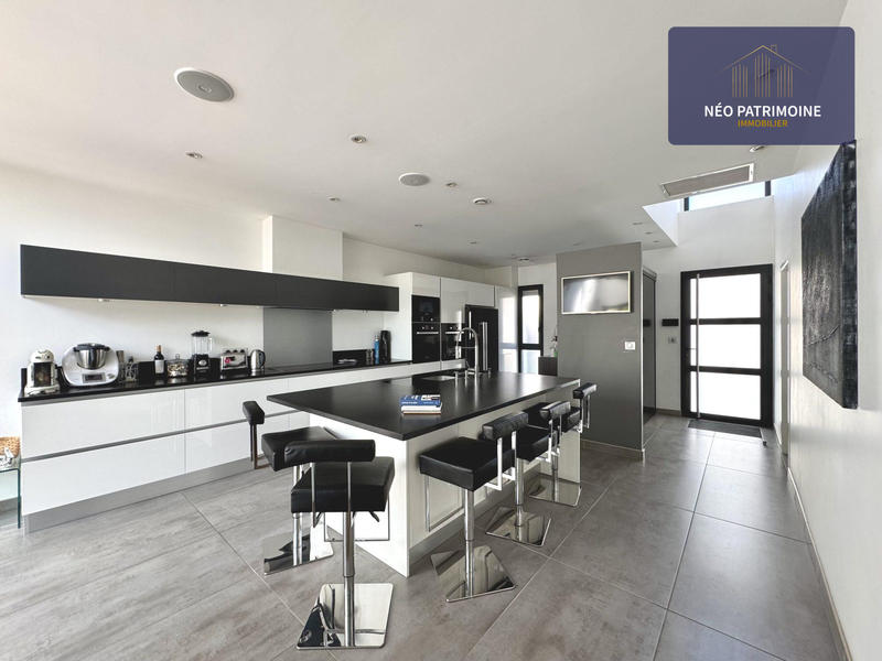 Maison contemporaine - 270 m² - 8 pièces